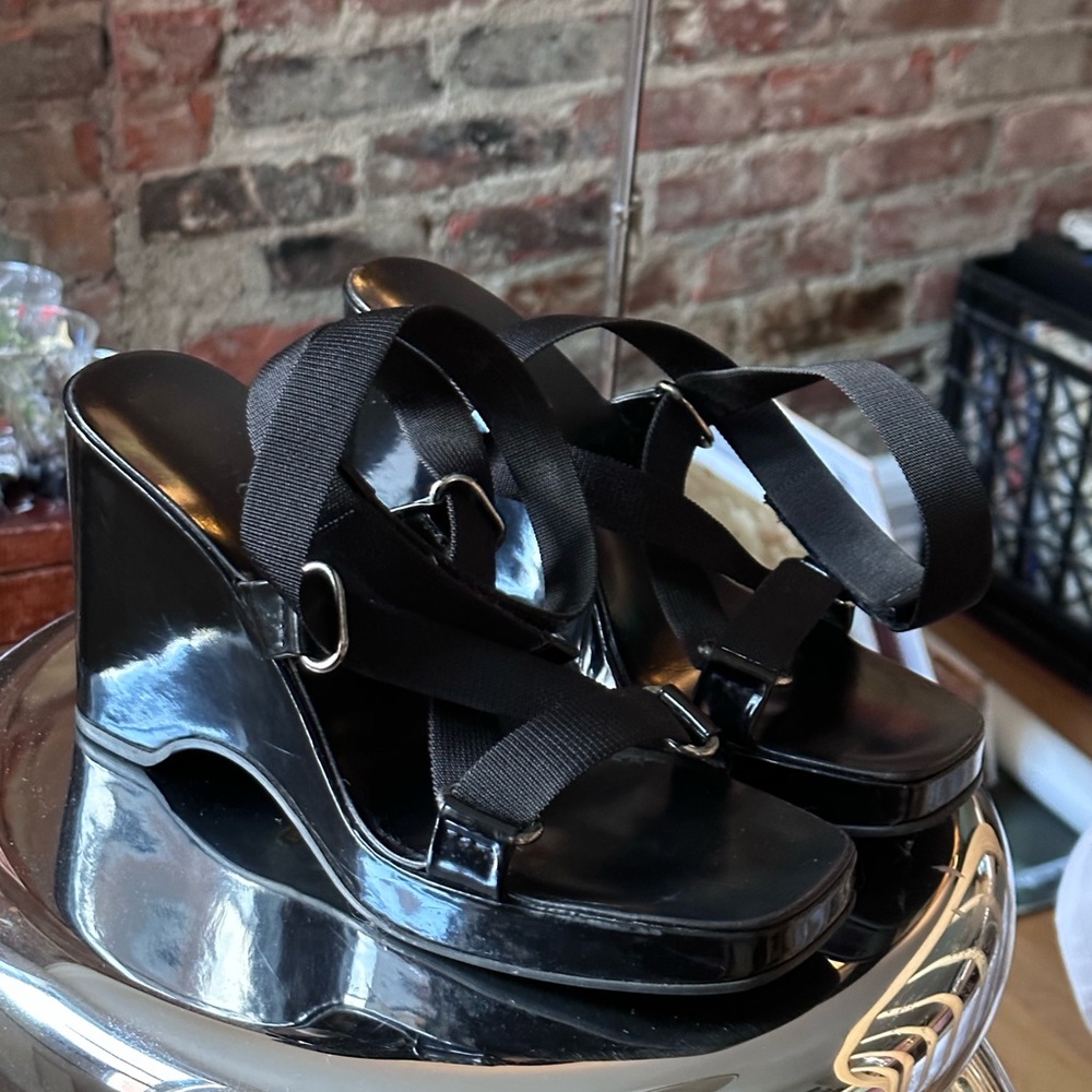 Vintage Gucci Y2K Platform Sandals